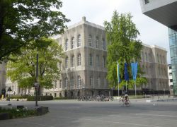 150-TH_Hauptgebäude